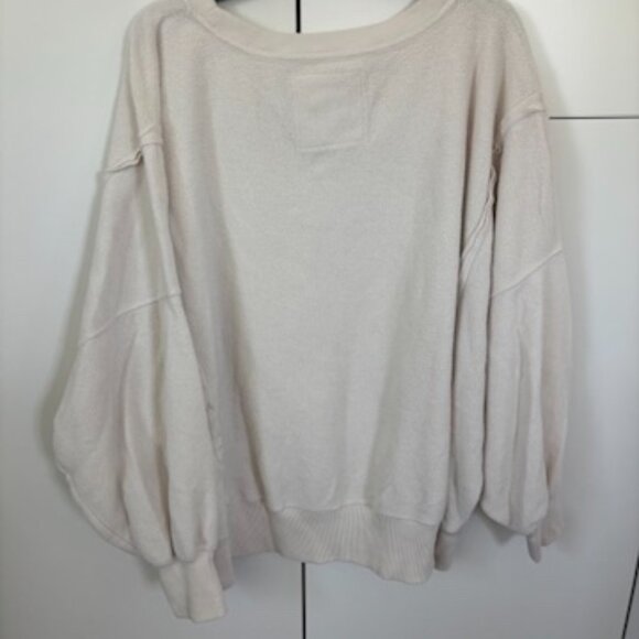 American Eagle Fuzzy Oversized Cream Sweatshirt Size Large - Picture 3 of 3